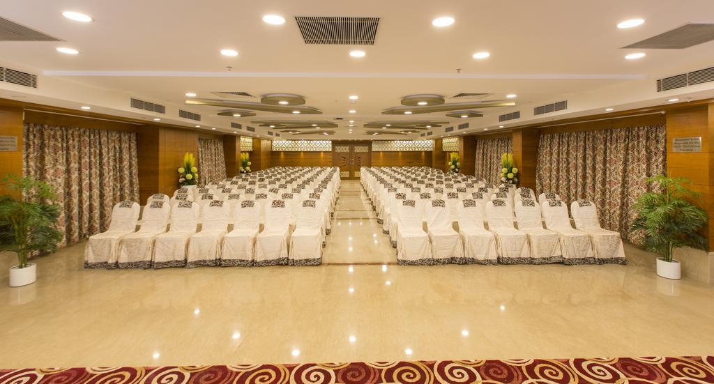 The President Hotel Hubballi Exteriör bild